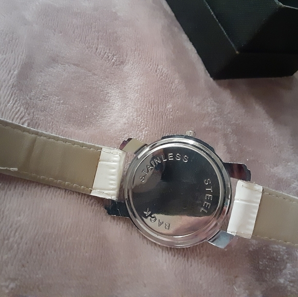 Fashion Watch - Picture 6 of 7